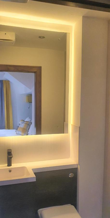 Apartment At 74